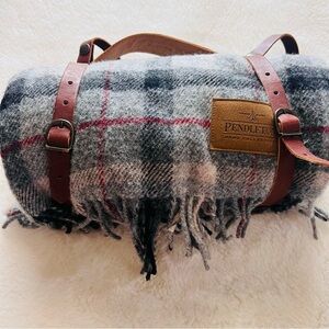 NEW PENDLETON MOTOR ROBE THROW WITH LEATHER CARRIER